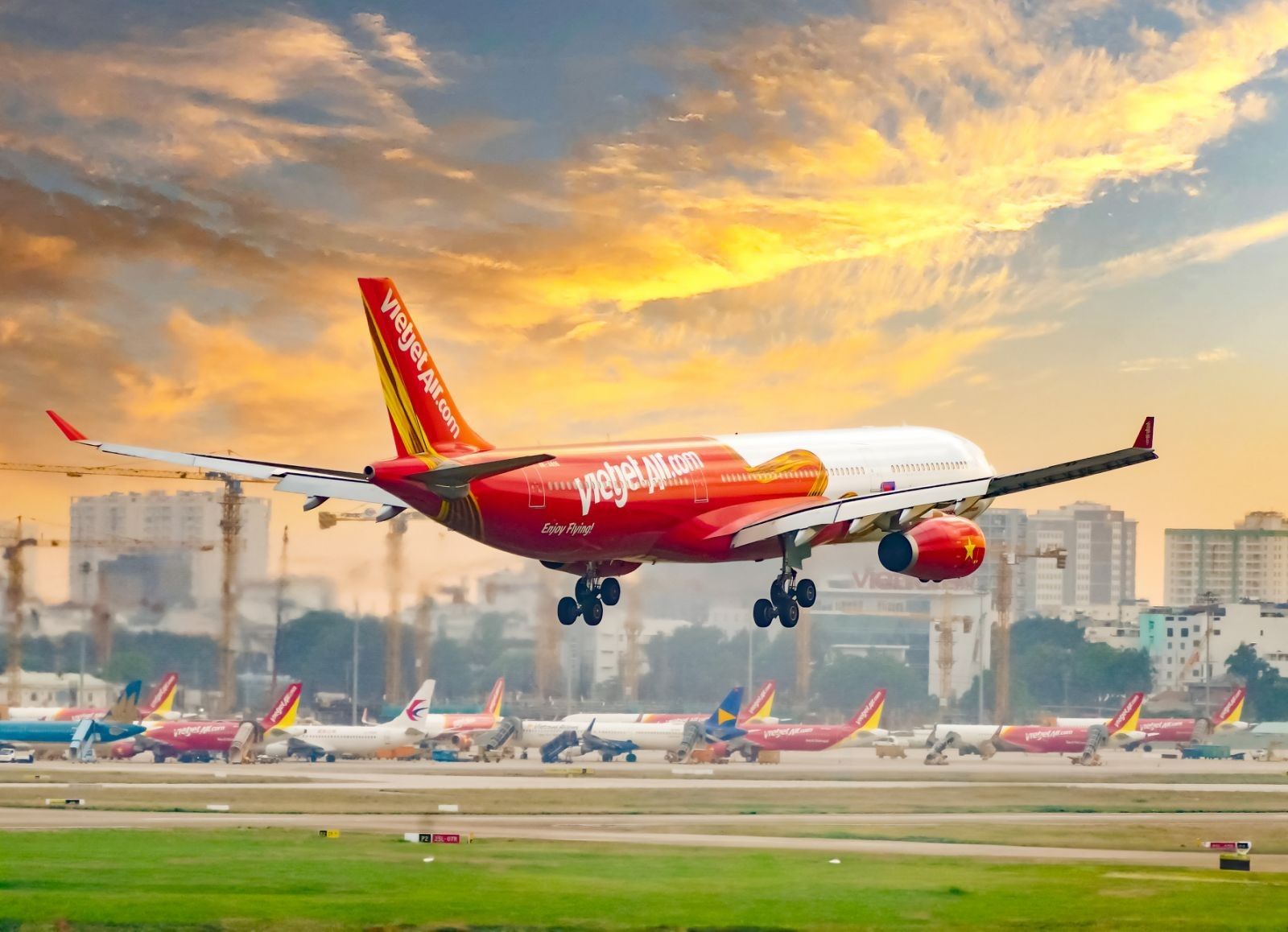 Kinh tế - Vui lễ bất tận với đại tiệc vé khuyến mãi, bay cùng Vietjet thôi!