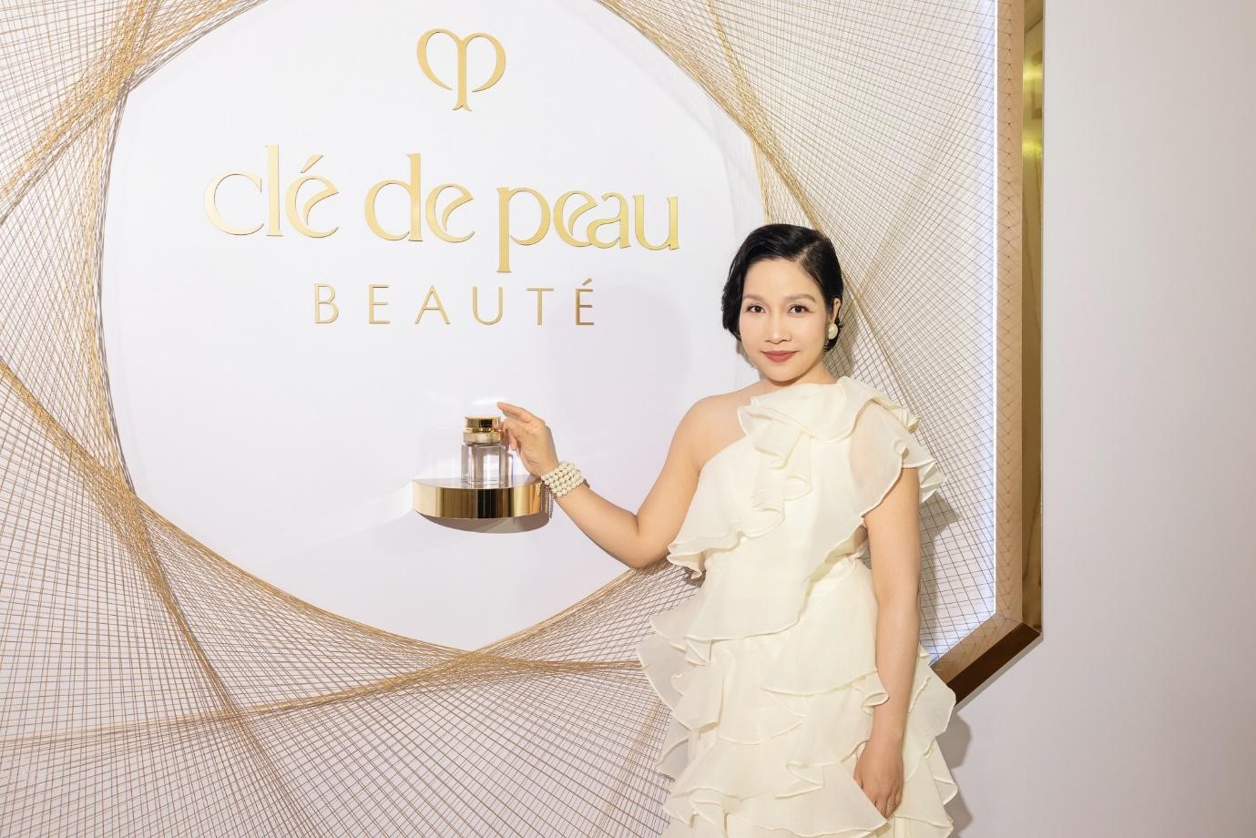 Cần biết - Clé de Peau Beauté ra mắt bộ đôi kem mắt và tinh chất chống lão hóa cao cấp “Những Nghệ Nhân Thời Đại” mang công nghệ Chạm Khắc Thanh Xuân (Hình 2).