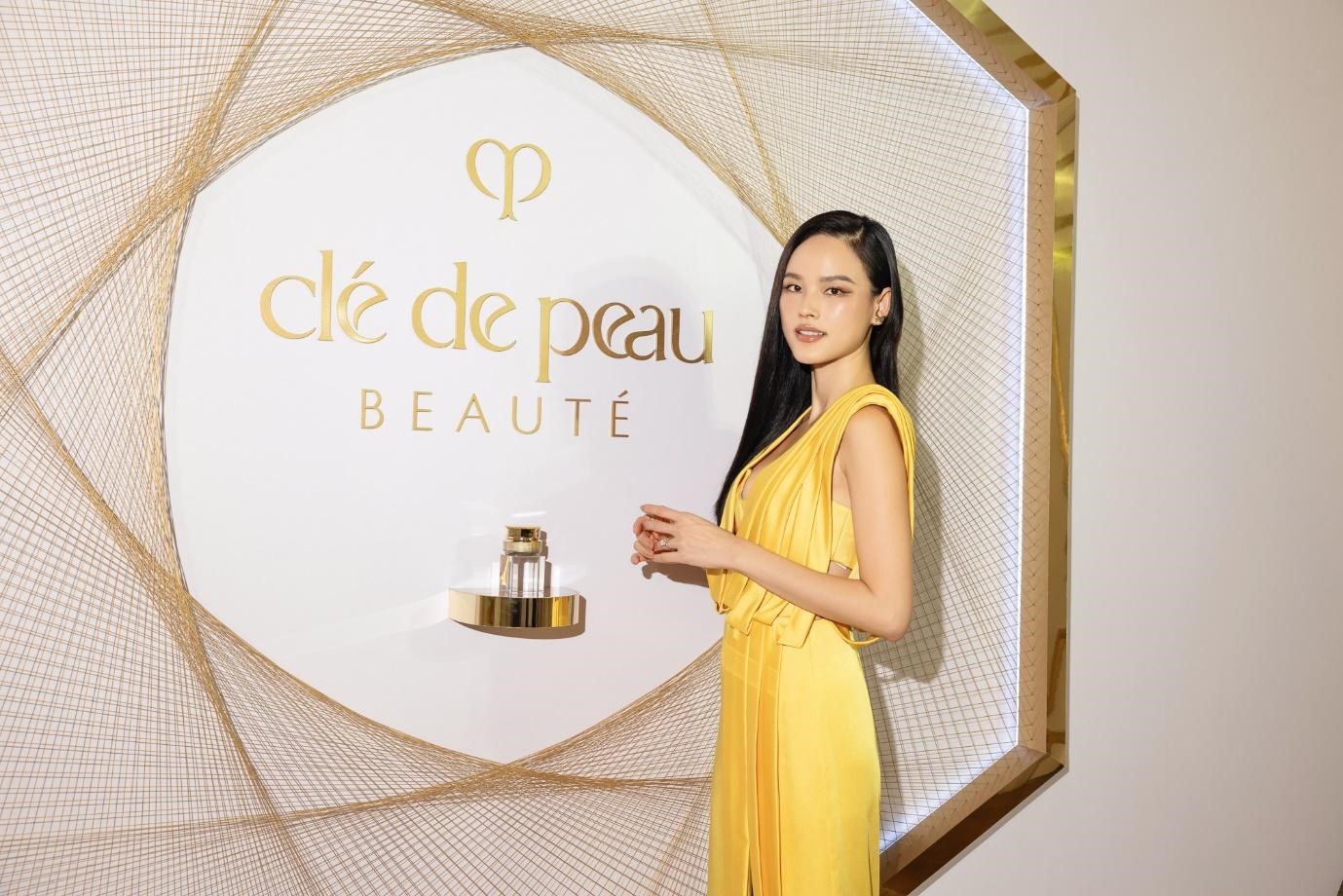 Cần biết - Clé de Peau Beauté ra mắt bộ đôi kem mắt và tinh chất chống lão hóa cao cấp “Những Nghệ Nhân Thời Đại” mang công nghệ Chạm Khắc Thanh Xuân (Hình 7).