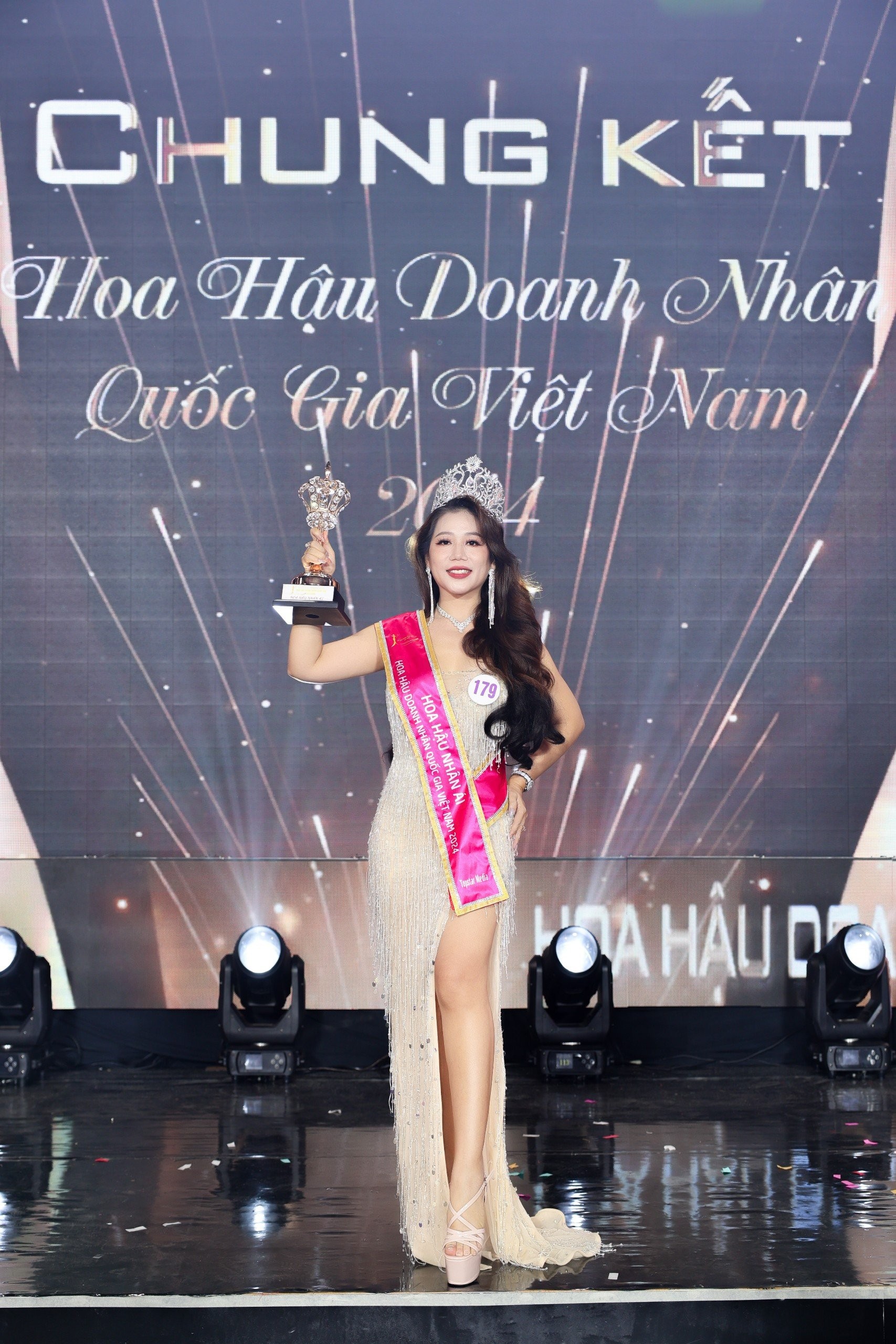 Cần biết - Doanh nhân Lê Nguyễn Thị Hoàng Oanh đăng quang Hoa hậu Nhân ái - Hoa hậu Doanh nhân Quốc Gia Việt Nam 2024 (Hình 7).