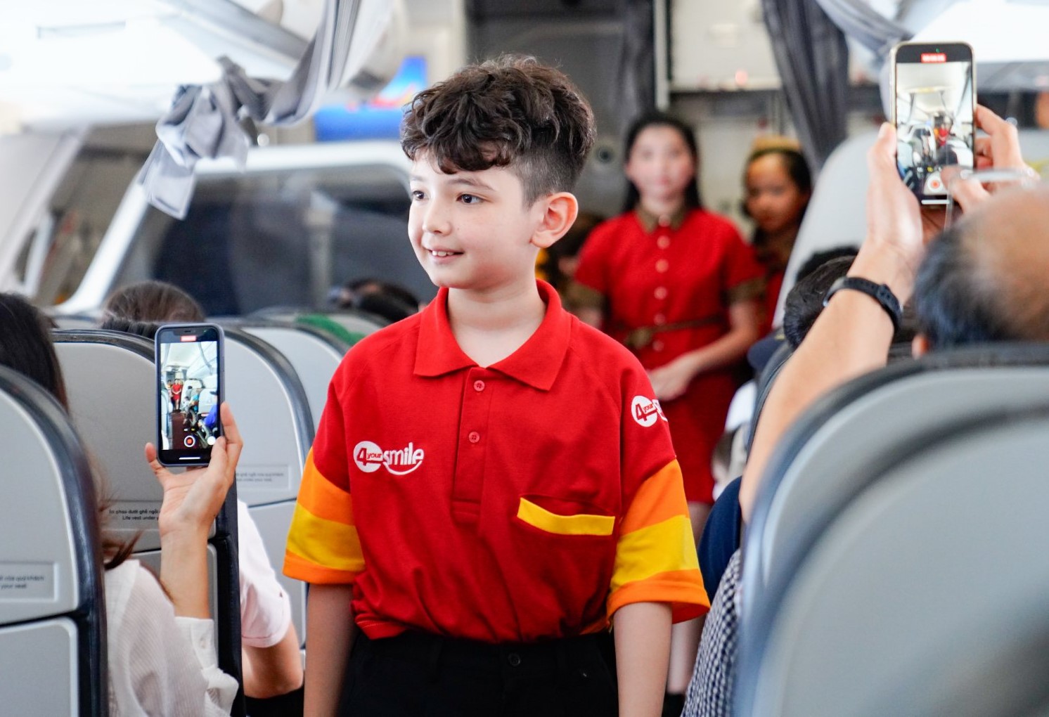 Kinh tế - Mừng Tết thiếu nhi 1/6, Vietjet chắp cánh cho thiên thần nhỏ đến với giấc mơ bay (Hình 8).