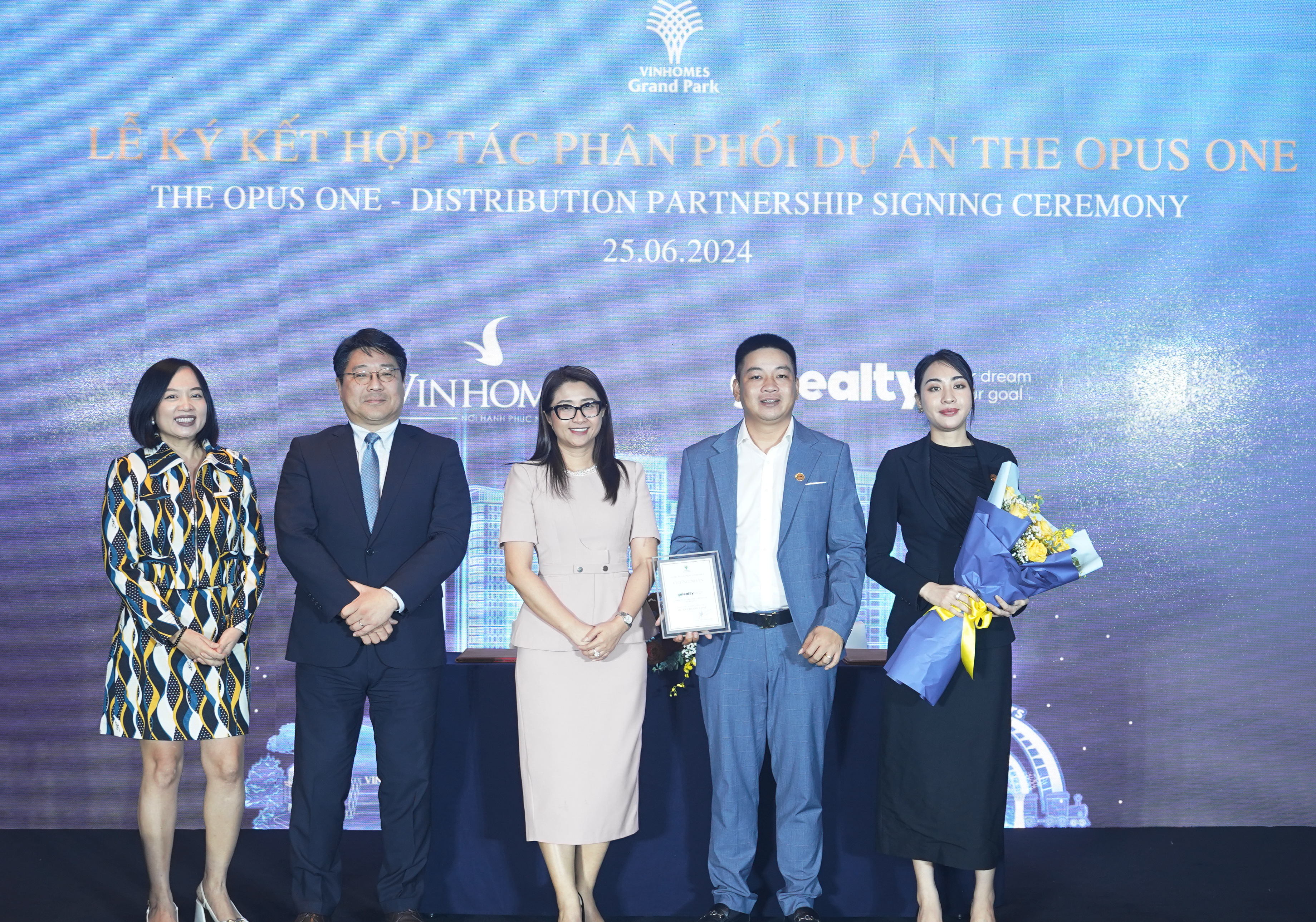 Bất động sản -  GiRealty là một trong các đại lý phân phối chính thức dự án THE OPUS ONE  - Vinhomes Grand Park (Hình 3).