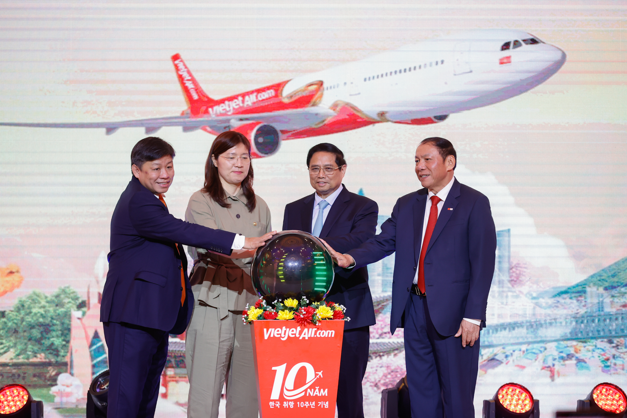 Kinh tế - Kỷ niệm 10 năm bay đến Hàn Quốc và công bố đường bay mới, Vietjet mở bán hàng chục ngàn vé siêu tiết kiệm (Hình 2).