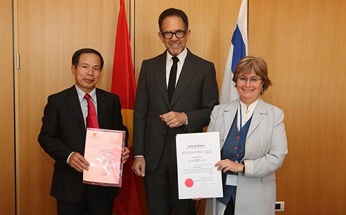 Kinh doanh - Chân dung tỷ phú Israel “rót” 300 triệu USD vào Cam Ranh