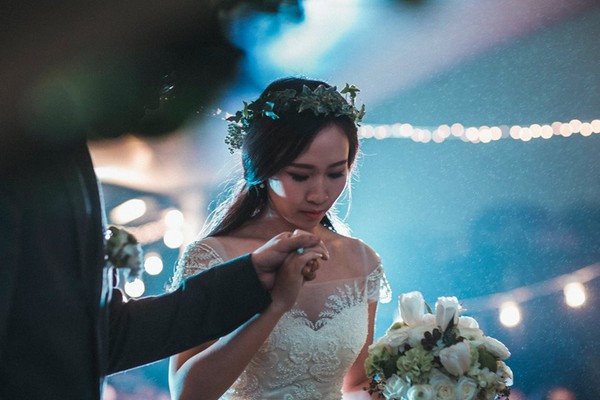 Giải tr&iacute; - Video: Đ&aacute;m cưới đẹp như mơ của cặp đ&ocirc;i H&agrave; th&agrave;nh g&acirc;y sốt (H&igrave;nh 2).