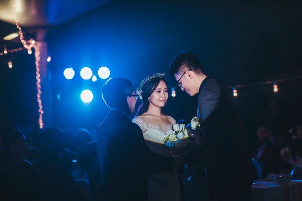 Giải tr&iacute; - Video: Đ&aacute;m cưới đẹp như mơ của cặp đ&ocirc;i H&agrave; th&agrave;nh g&acirc;y sốt (H&igrave;nh 3).