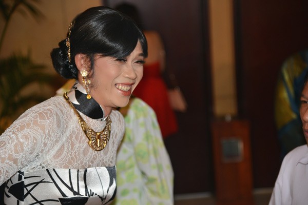 Giải tr&iacute; - Sự thật chuyện Ho&agrave;i Linh d&ugrave;ng lon đựng gạo đong kim cương