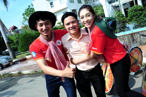 Giải trí - Hoa hậu Đặng Thu Thảo tham gia lập kỷ lục Guiness Việt Nam (Hình 7).