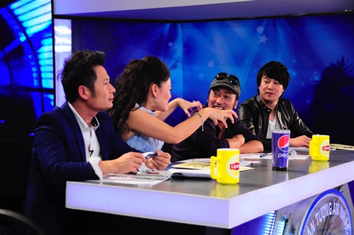 Giải trí - Vietnam Idol 2015: Thí sinh hát hit Sơn Tùng MTP 'bật' giám khảo
