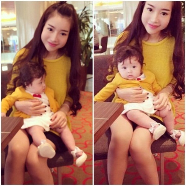 Giải trí - Elly Trần và con gái Mộc Trà diện đồ đôi cực chất