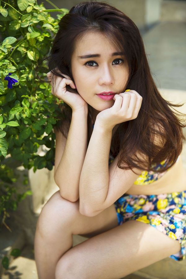 Giải trí - Hot girl Ngọc Thảo khoe ảnh nóng bỏng gây bão mạng (Hình 2).