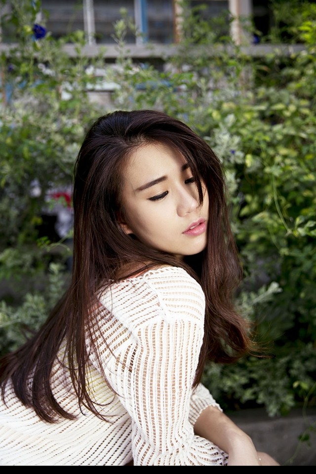 Giải trí - Hot girl Ngọc Thảo khoe ảnh nóng bỏng gây bão mạng (Hình 5).