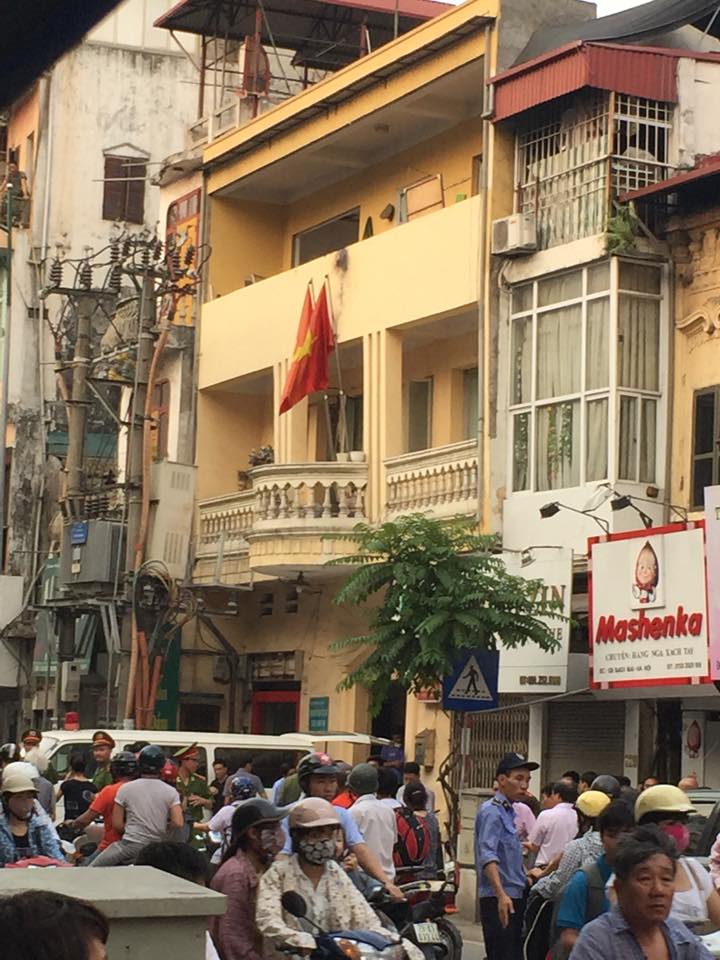 Pháp luật - Nổ bốt điện trước trụ sở công an phường (Hình 2).
