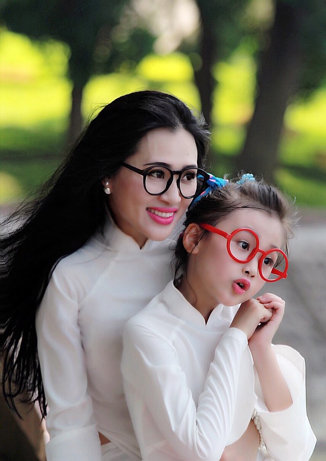 Giải trí - Ngỡ ngàng với thân hình nóng bỏng, quyến rũ của bà mẹ U40 (Hình 8).