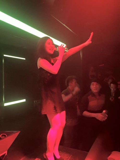 Giải trí - Hương Tràm ‘quậy tung’ quán bar mừng sinh nhật tuổi 20 (Hình 7).