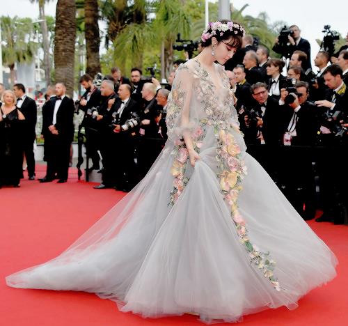 Giải trí - Cannes 2015: Phạm Băng Băng tỏa sáng như nữ thần (Hình 2).