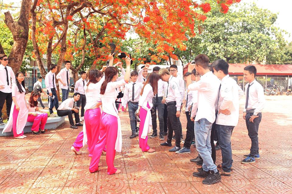 Giải trí - Ảnh kỷ yếu ‘giang hồ’ của teen Sơn La gây sốt (Hình 11).