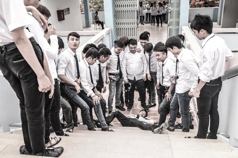 Giải trí - Ảnh kỷ yếu ‘giang hồ’ của teen Sơn La gây sốt (Hình 2).