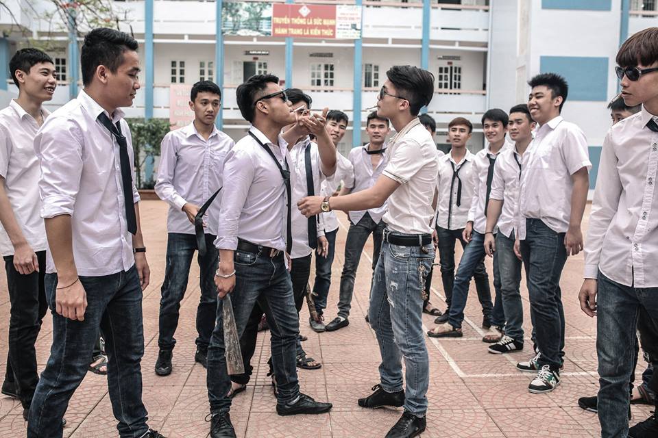 Giải trí - Ảnh kỷ yếu ‘giang hồ’ của teen Sơn La gây sốt (Hình 3).