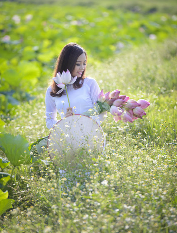 Xã hội - Thiếu nữ 9X ‘e ấp’ bên cánh đồng sen Bắc Ninh (Hình 11).