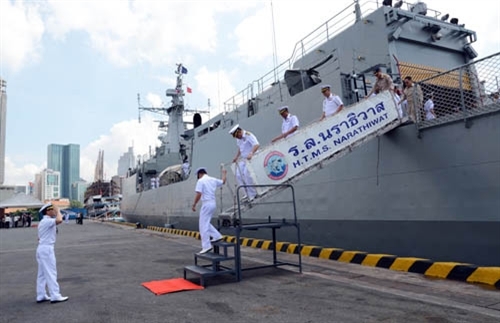 Thế giới - Video: 'Mổ xẻ' sức mạnh t&agrave;u chiến Th&aacute;i Lan vừa gh&eacute; thăm Việt Nam