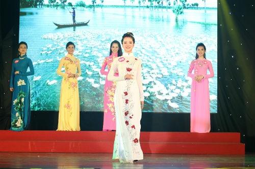 Giải trí - Nữ sinh duyên dáng nhất Đại học Quốc gia TP.HCM lộ diện