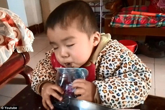 Giải trí - Ngắm những hình ảnh siêu hài hước của bé ngày 1/6 (Hình 13).