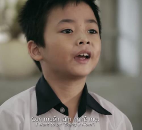 Giải trí - Clip ‘Mẹ là nghề sướng nhất’ khiến người xem bật khóc