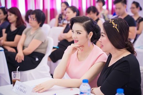 Giải trí - Lý Nhã Kỳ xuất hiện kiêu sa, đài các tại Hà Nội