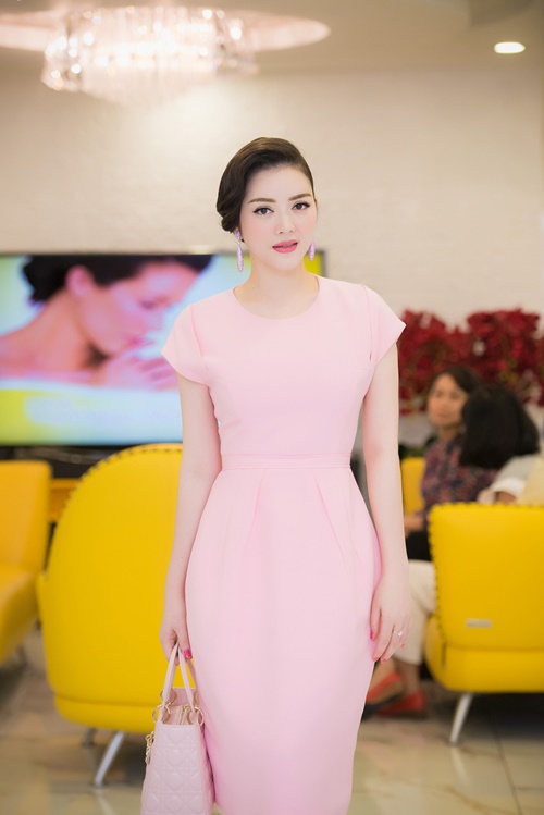 Giải trí - Lý Nhã Kỳ xuất hiện kiêu sa, đài các tại Hà Nội (Hình 4).