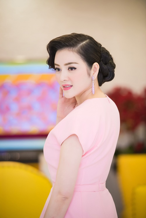 Giải trí - Lý Nhã Kỳ xuất hiện kiêu sa, đài các tại Hà Nội (Hình 6).