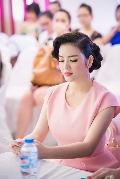 Giải trí - Lý Nhã Kỳ xuất hiện kiêu sa, đài các tại Hà Nội (Hình 7).