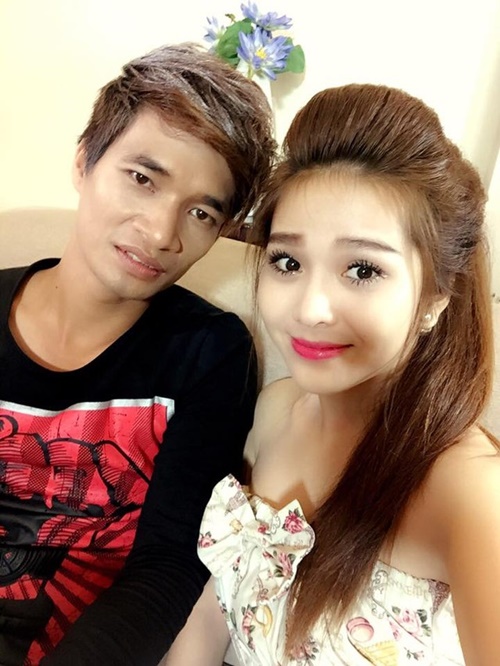 Giải trí - Cận cảnh nhan sắc nóng bỏng của hot girl hôn Lệ Rơi trong phòng