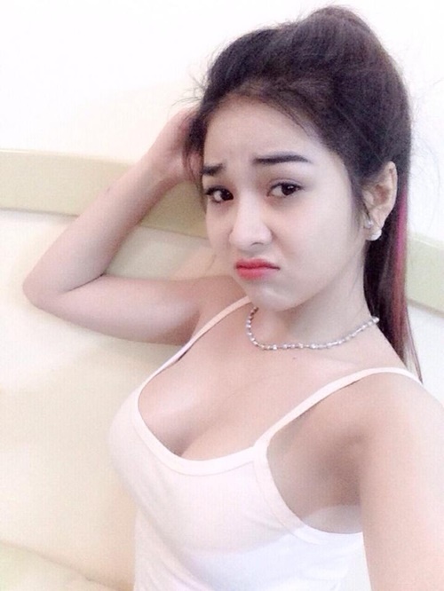 Giải trí - Cận cảnh nhan sắc nóng bỏng của hot girl hôn Lệ Rơi trong phòng (Hình 10).