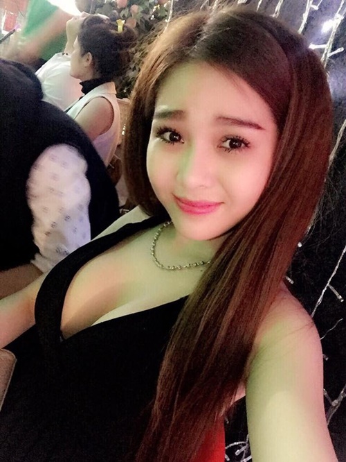 Giải trí - Cận cảnh nhan sắc nóng bỏng của hot girl hôn Lệ Rơi trong phòng (Hình 7).