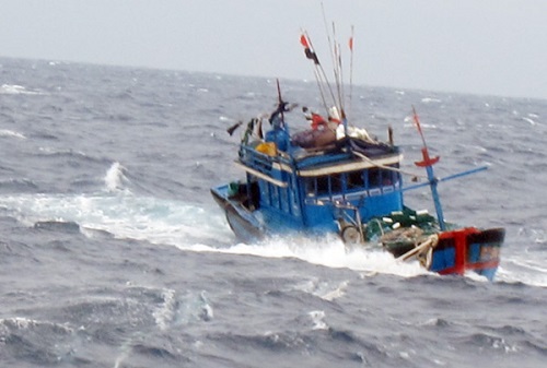 Xã hội - Quảng Ninh: Tàu cá đi tránh bão gặp gió lốc, 6 ngư dân mất tích