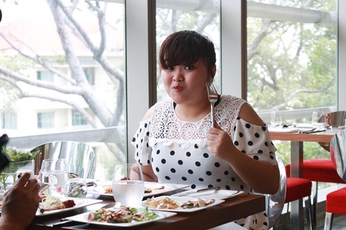 Giải trí - Chung kết Vietnam Idol 2015: Bích Ngọc và Trọng Hiếu làm 'tạp vụ' (Hình 3).