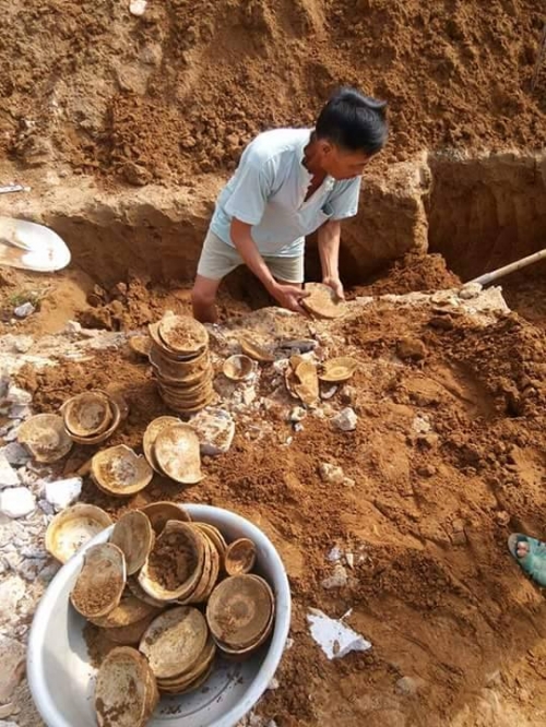 Pháp luật - Phát hiện bộ gần trăm cổ vật khi đào móng nhà