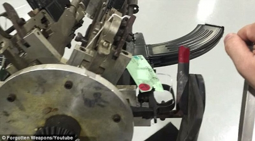 Thế giới - 'Mục sở thị' s&uacute;ng m&aacute;y 6 n&ograve;ng tự chế Gatling (H&igrave;nh 6).