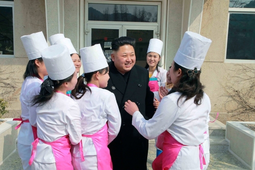 Thế giới - Báo Nga đăng ảnh phụ nữ Triều Tiên phát khóc khi gặp ông Kim Jong Un