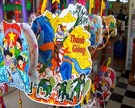 Xã hội - Tết Trung thu 2015: Phố Hàng Mã rực rỡ đèn lồng in hình biển đảo (Hình 2).