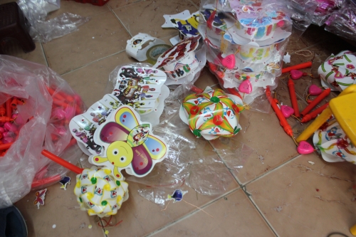 Xã hội - Tết Trung thu 2015: Phố Hàng Mã rực rỡ đèn lồng in hình biển đảo (Hình 5).
