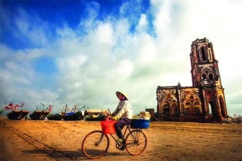 Xã hội - Ngất ngây vẻ đẹp hoang sơ của nhà thờ đổ Nam Định (Hình 2).