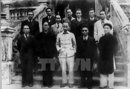 Xã hội - Sống động những hình ảnh Cách mạng Tháng Tám 70 năm trước (Hình 7).