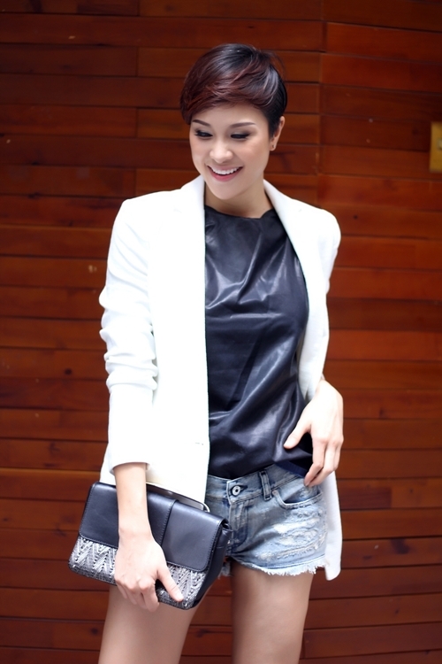 Giải trí - Phương Mai tomboy 'cực chất' khoe chân dài miên man (Hình 4).
