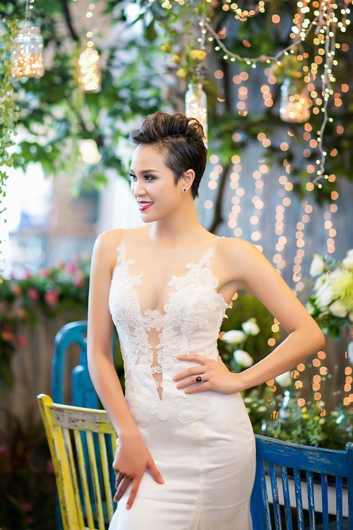 Giải trí - Phương Mai mặc váy cô dâu bất chấp tóc tomboy cực chất (Hình 3).