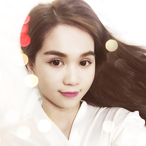 Giải trí - Hồ Ngọc Hà khoe dáng nuột nà, Angela Phương Trinh kín đáo, giản dị (Hình 4).