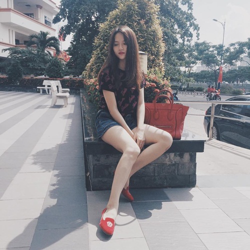 Giải trí - Hồ Ngọc Hà khoe dáng nuột nà, Angela Phương Trinh kín đáo, giản dị (Hình 8).