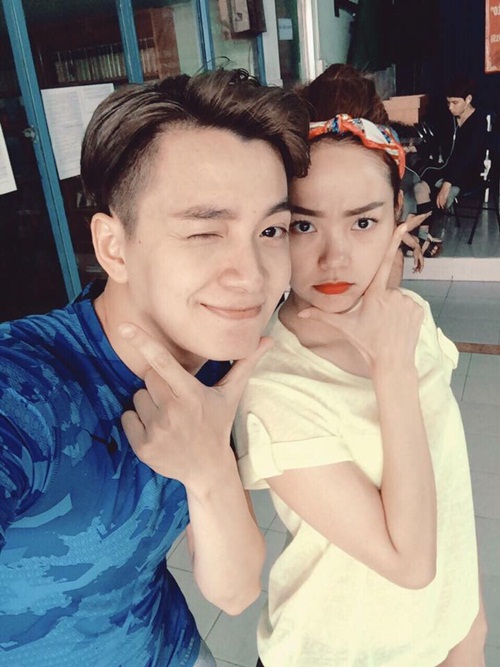 Giải trí - Hồ Ngọc Hà khoe dáng nuột nà, Angela Phương Trinh kín đáo, giản dị (Hình 9).