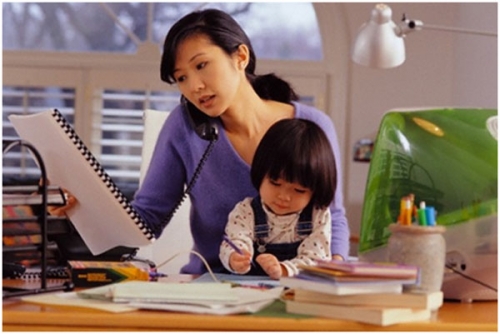 Đời sống - 23h45 phút đêm qua, chồng đạp tôi xuống giường trong tức tối